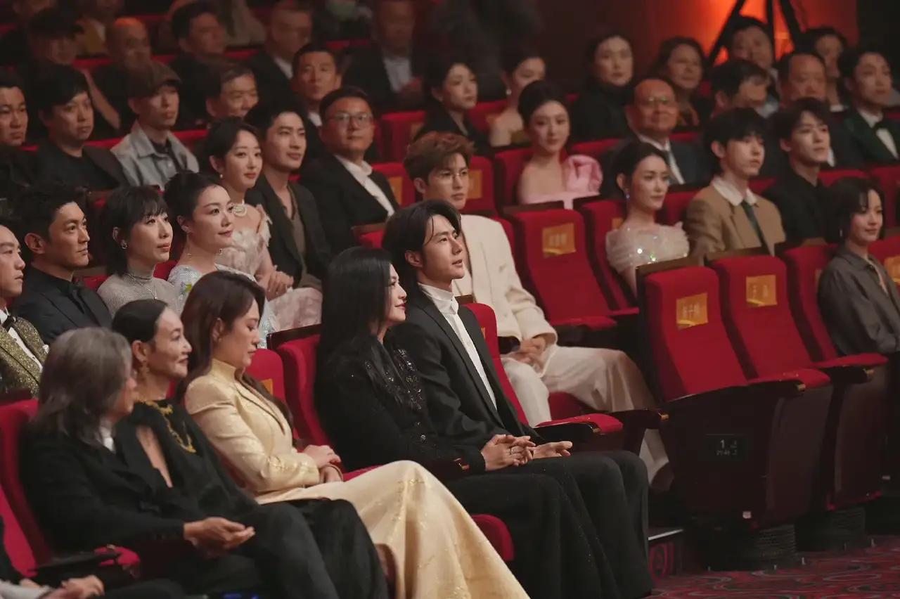 去年今日盛况。那天内娱像瓜田里的猹燥候着华表奖出提名，太热闹了。把王一博视为对家