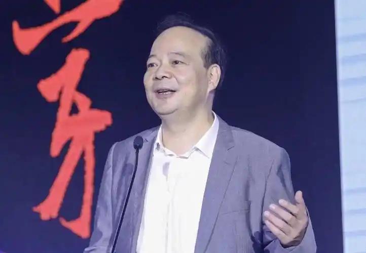 曾毓群还是有先见之明的。中国的光伏行业就是前车之鉴，国内的电池产业不能打价格战。