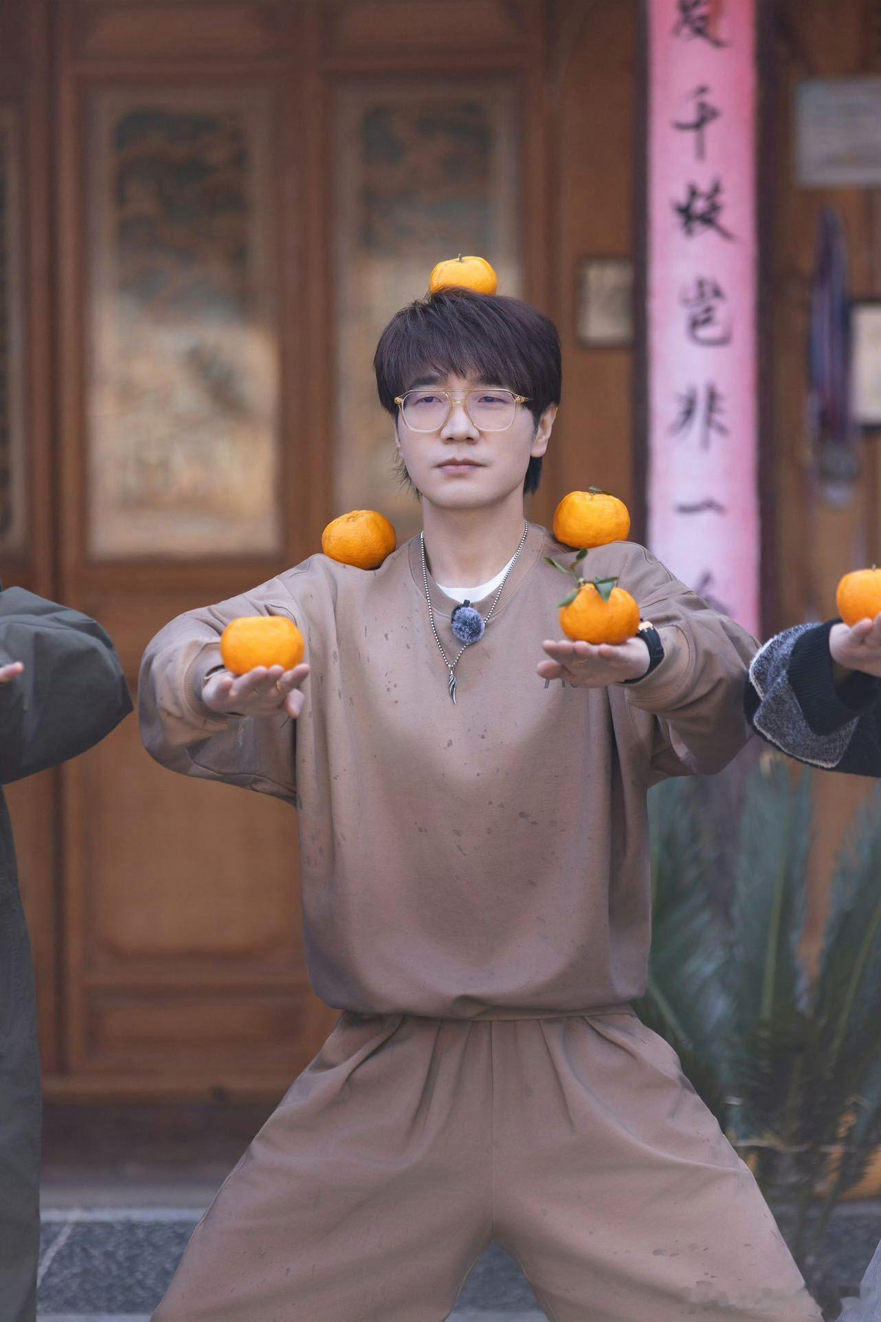 王铮亮全赛道音乐总监 救命！王铮亮的音乐专业度太绝了，还有什么乐器是他不会的？全