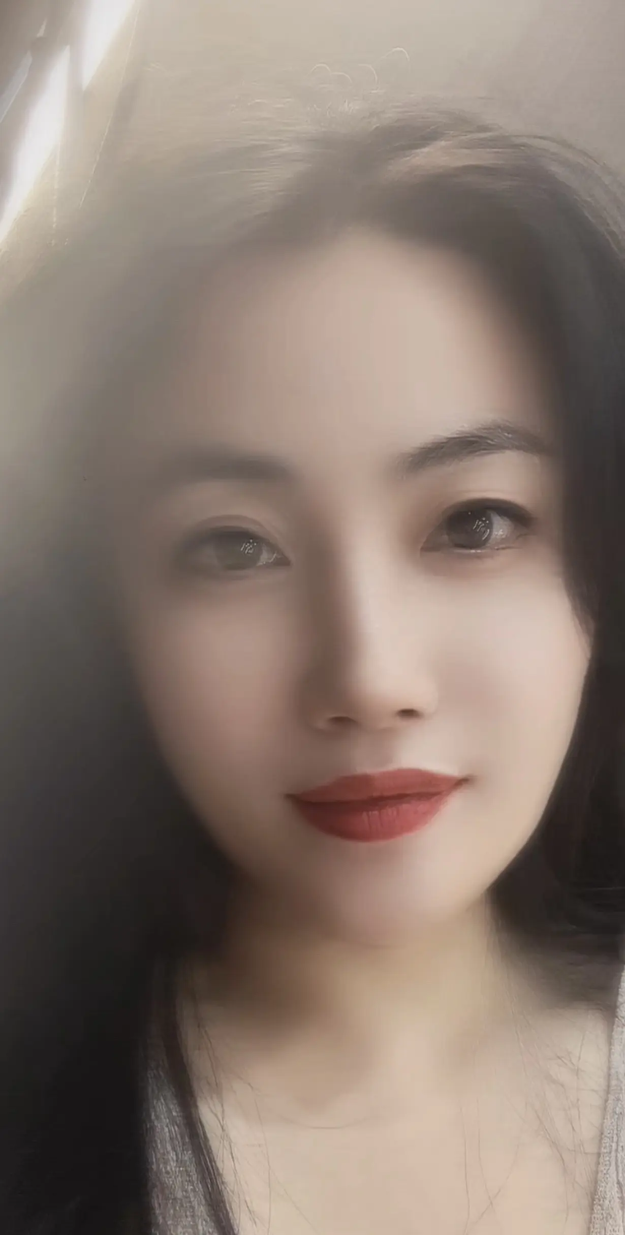 这在细碎的生活里，一个能看懂你辛苦的人，胜过一群懂你笑的人