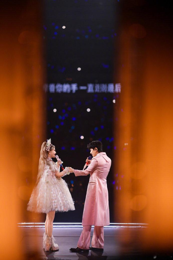 谢娜谢谢张杰成全我的演唱会梦想谢娜谢谢张杰成全演唱会梦想 谢谢杰哥，成全我的演唱