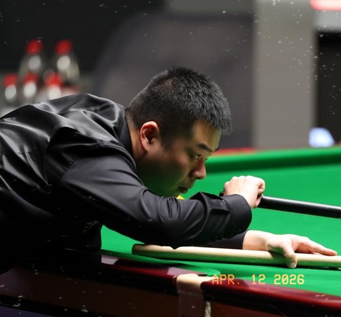 世锦赛资格赛80进48轮次最新消息：
庞俊旭惊艳开局，后程疲软险守先机。

面对