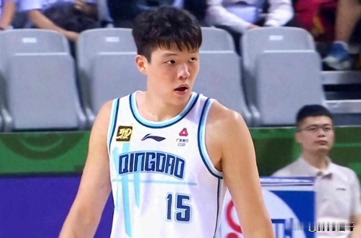 青岛男篮紧张一战！杨瀚森全场迷失，韦瑟斯庞准绝杀力挽狂澜，89-87险胜江苏。