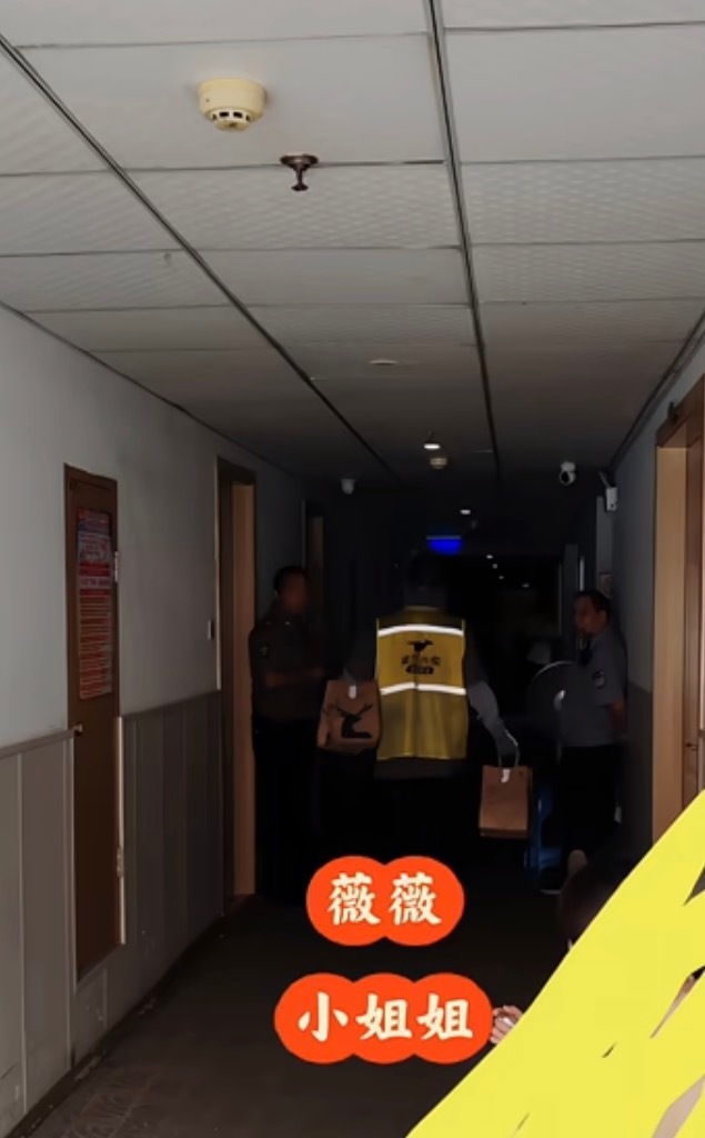 一个大方的的小哥哥每天都在请客的路上早上围读请剧组喝☕️下午请顾客吃🍦 