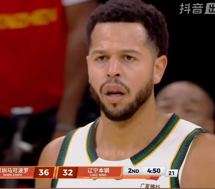 哈维太好用了，这三分真靠谱，上半场哈维投中3记三分，下半场第三节哈维替换威尔斯上