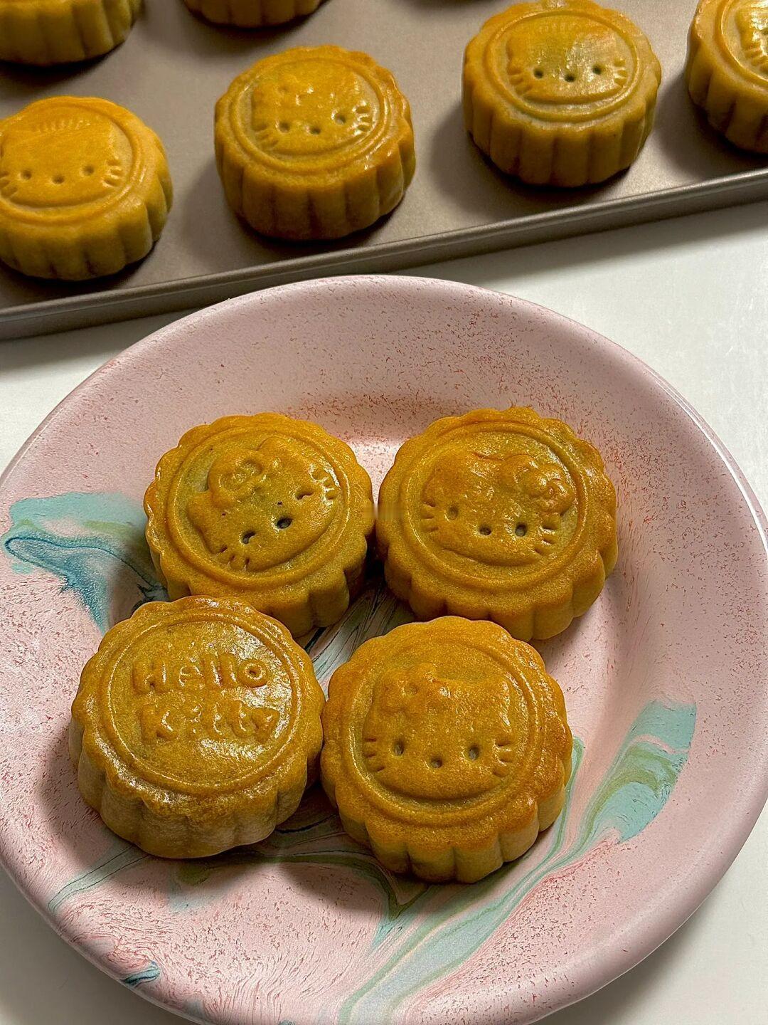 Hello Kitty和她的家人们广式月饼