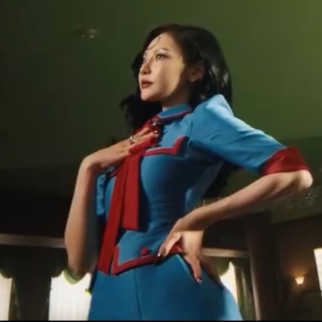 第一眼差点以为宁艺卓跟ladygaga撞衫了 