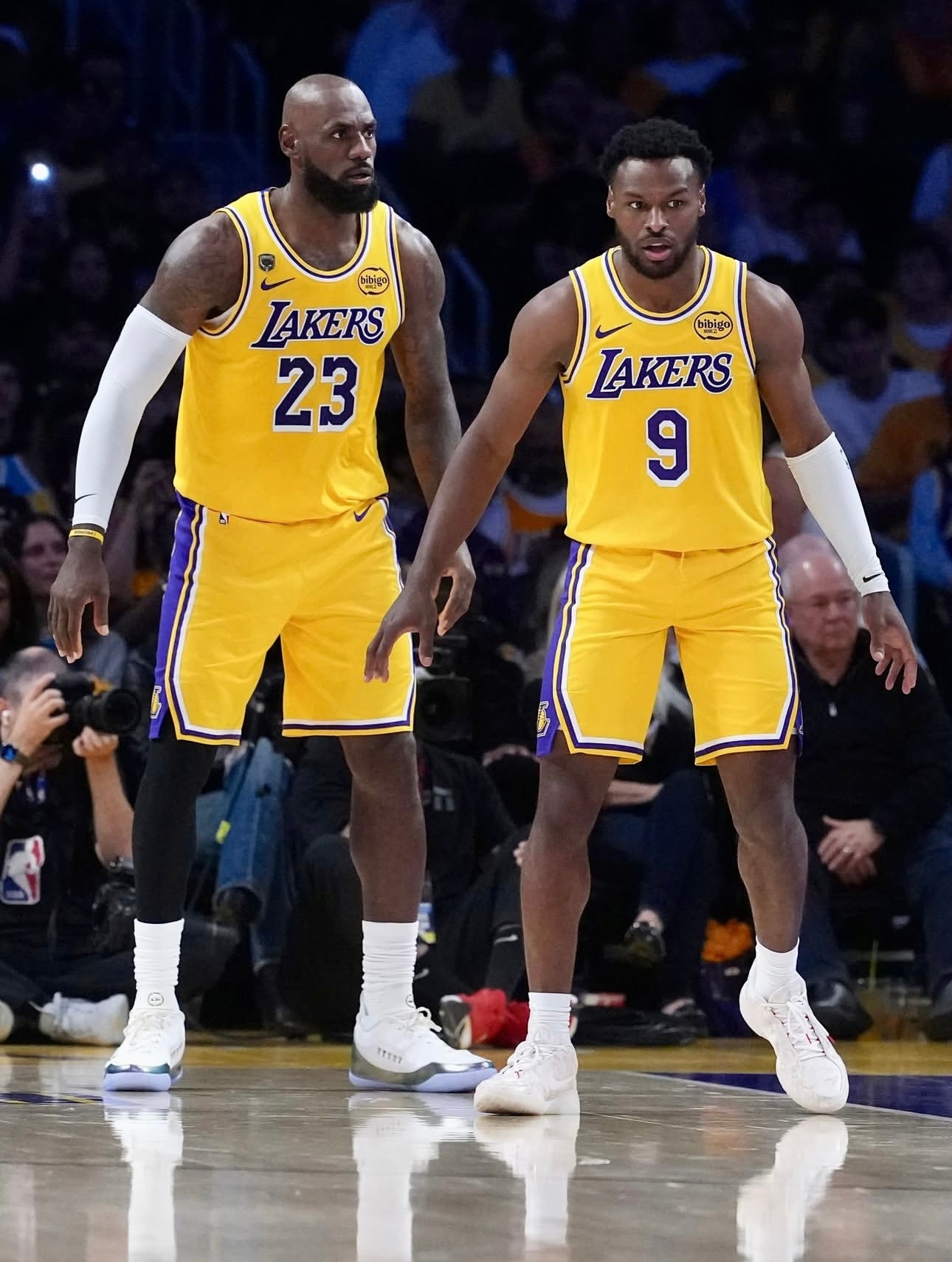 湖人队记Dave今天早些时候谈到布朗尼时表示：“在东契奇和里夫斯缺阵之后，布朗尼