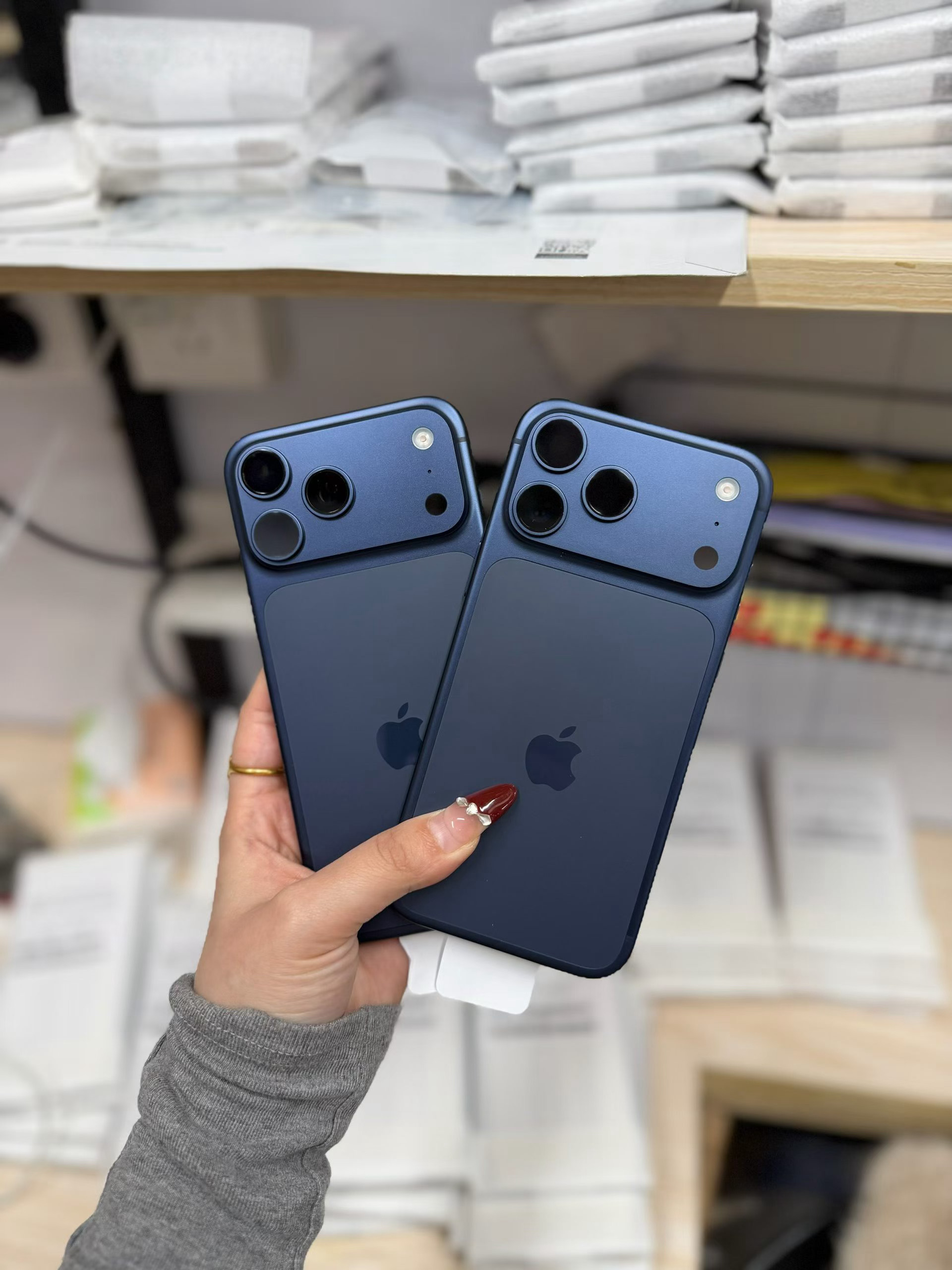 往年国行资源机就比国行全新便宜3-500，今年热门资源机iPhone 17 Pr