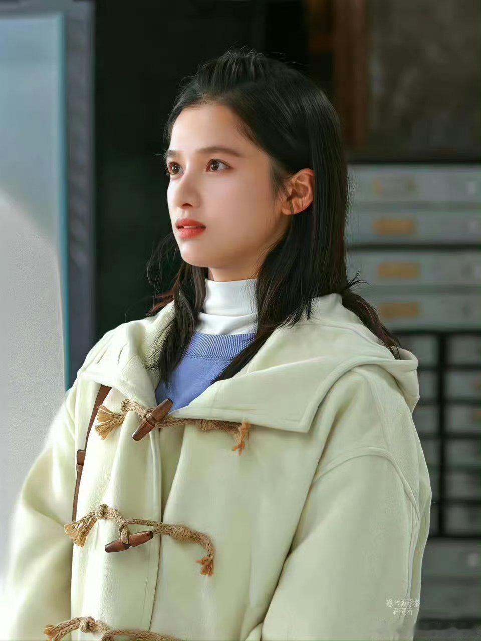 张婧仪演白富美穷学生都有说服力野狗骨头张婧仪演细节的时候真的好细腻，小情绪全都藏