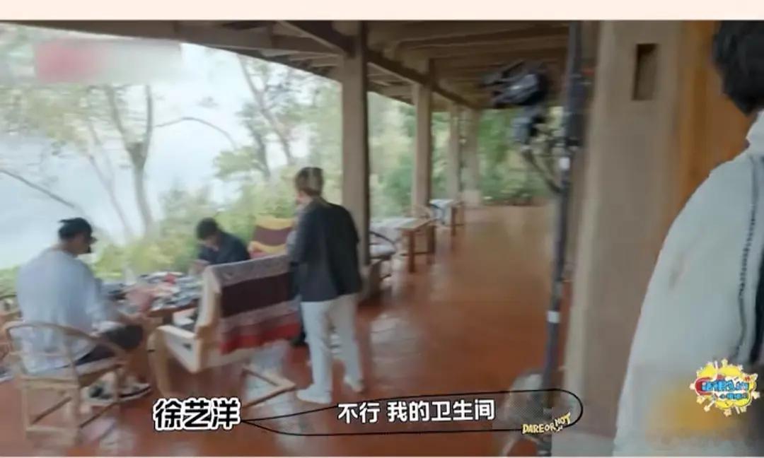一开始就大大方方承认，还不至于这么败路人缘，hz和xyy那个恋综好恶心。他总爱演