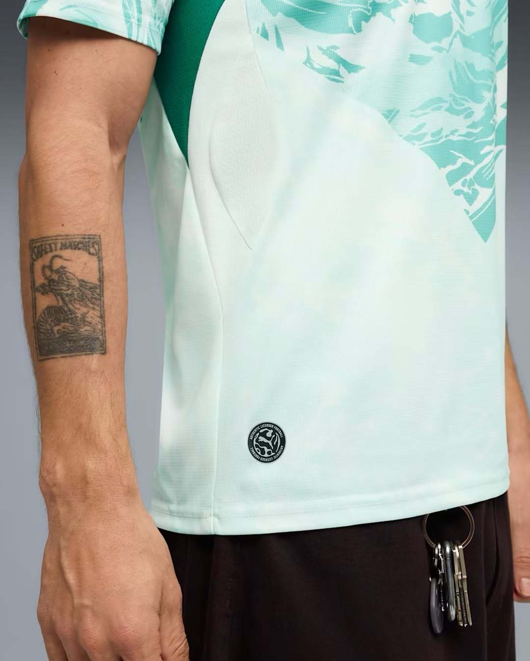 彪马正式发布葡萄牙2026世界杯全新客场球衣。球衣资讯 贤聊球衣 彪马