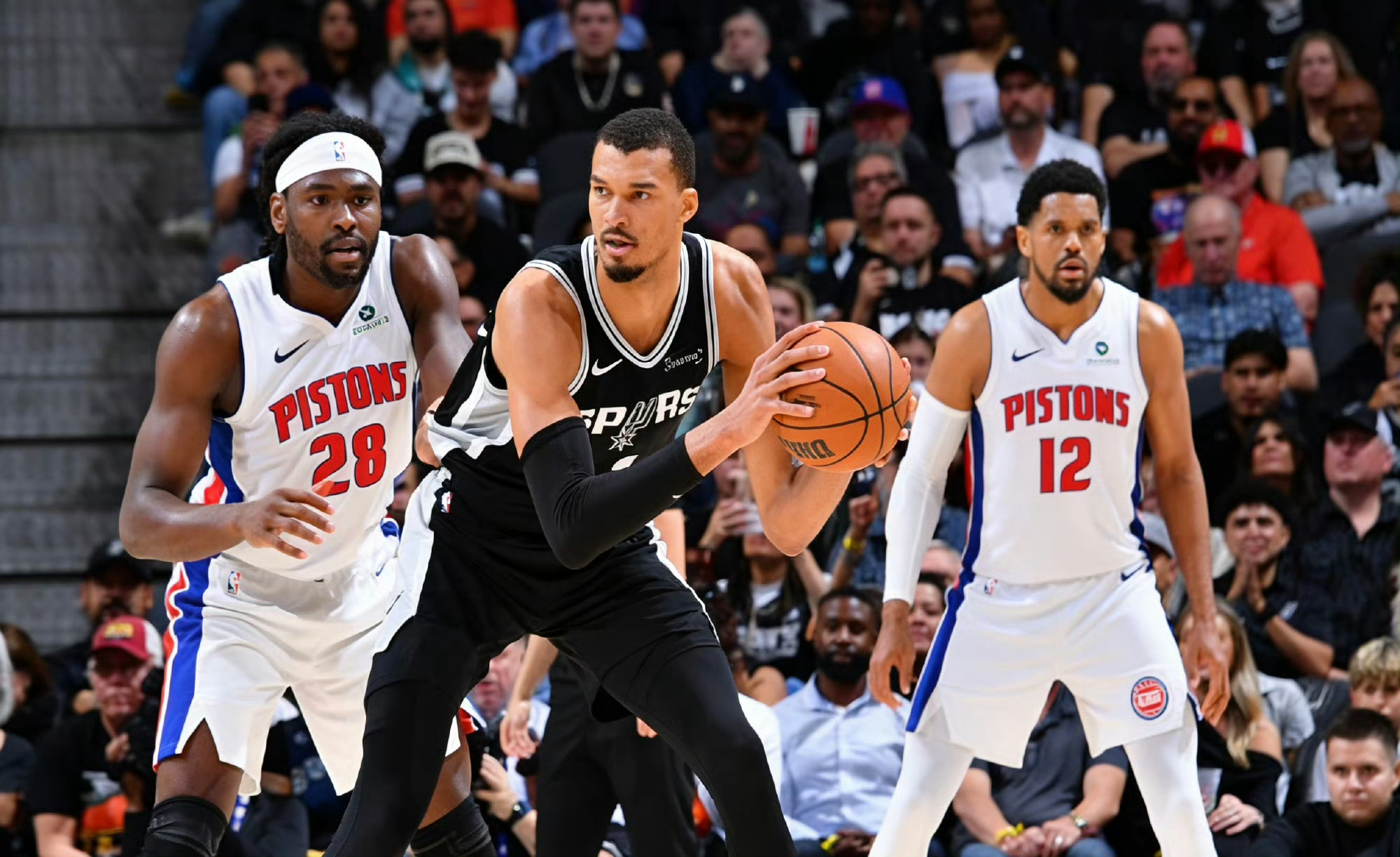 文班亚马赛后谈到今天39分钟的出场时间“我非常信任球队的数据分析团队和医疗团队，