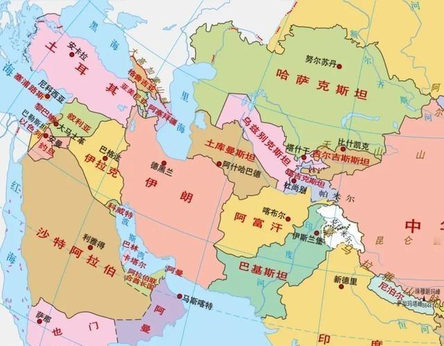 美国为何要打伊朗，因为美国现在有一个野心，那就是想统治全球，美国想把拥有丰富石油