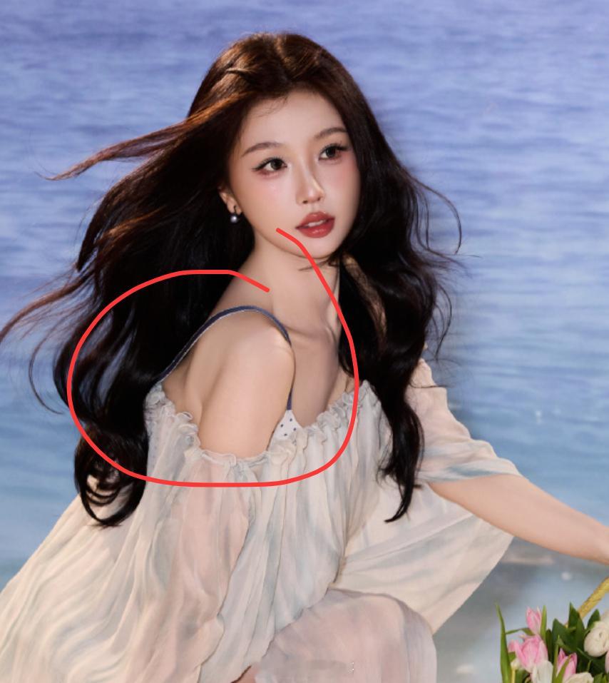 虞书欣上辈子一定是个天使吧？要不然怎么背后怎么有折翼后的痕迹 