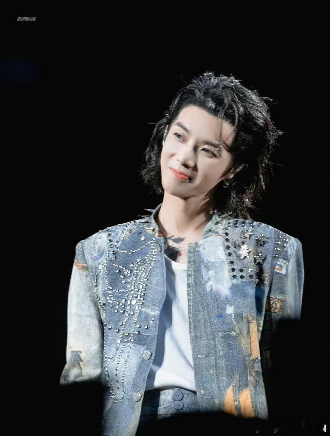 能得到华晨宇的认可，声鸣远扬的音乐实力真的没话说！看着他幸福的样子，真的忍不住为