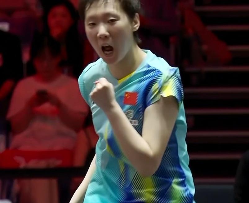 王曼昱3-1郑怡静
女单1/16决赛，王曼昱成功晋级16强👍，恭喜！
开局郑怡