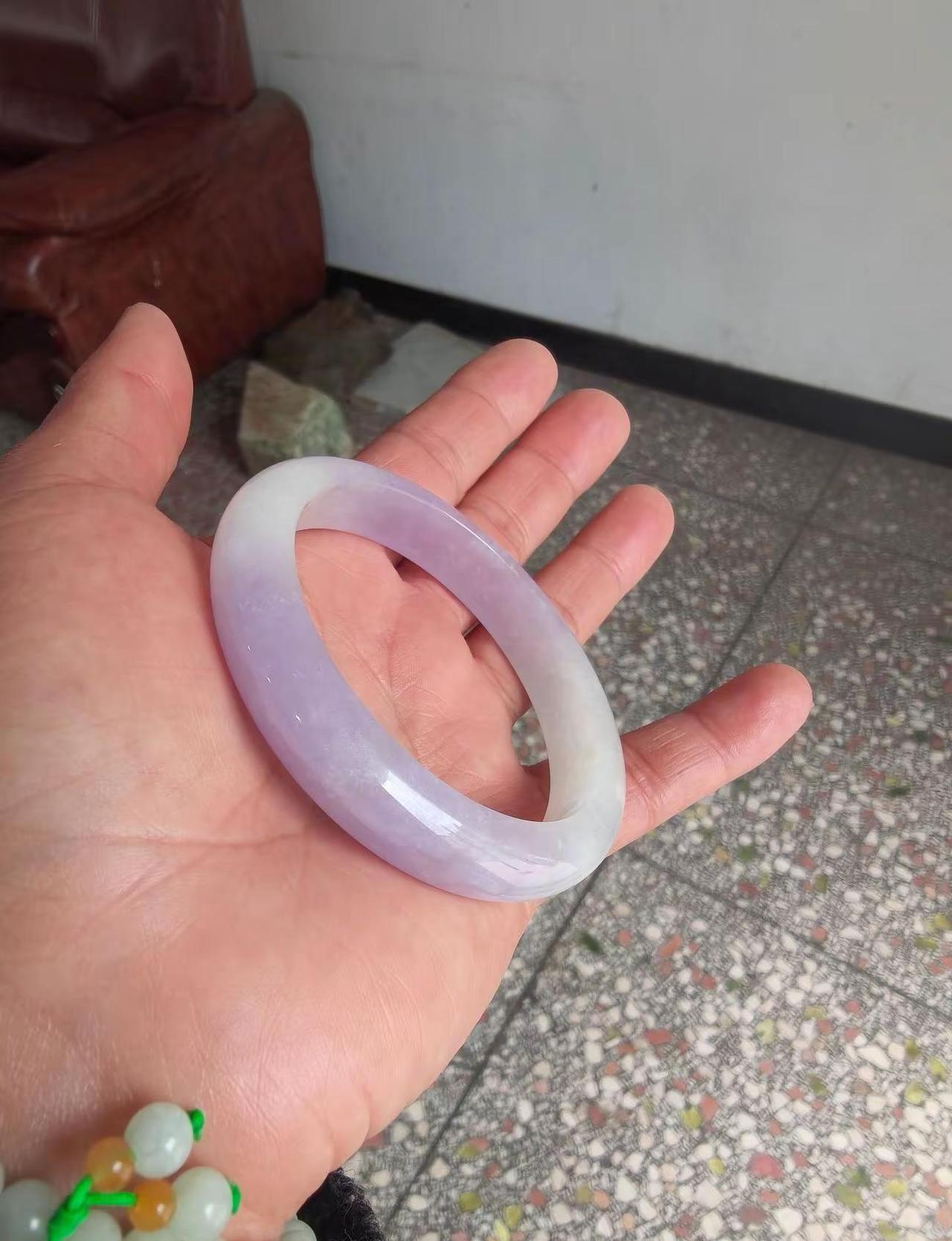 把岁月静好，戴在手腕一线。触到它的微凉的触感心就瞬间安定。