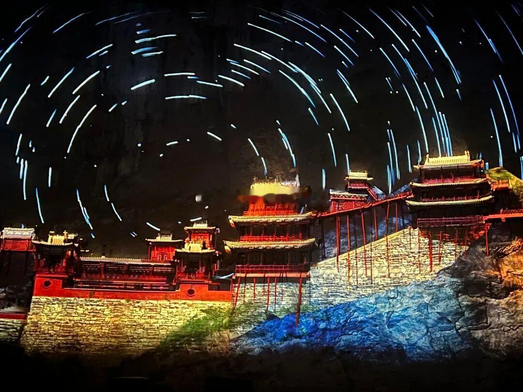 山西一实景演出创吉尼斯世界纪录   千年悬空寺，光影耀山河。6月16日晚上，吉尼