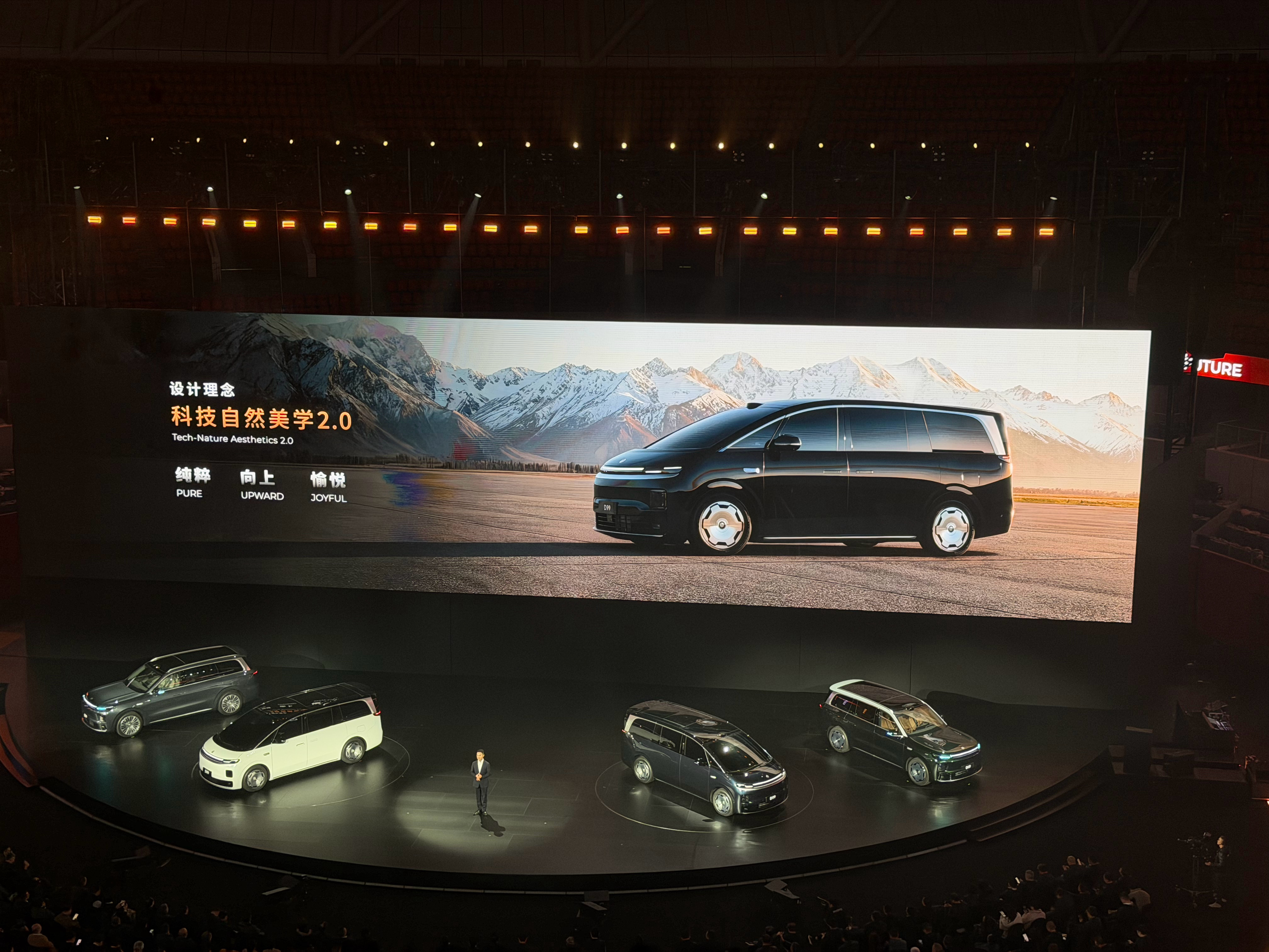 零跑汽车十周年🔥继SUV D19后，发布了首款旗舰MPV D99，完成D系列双