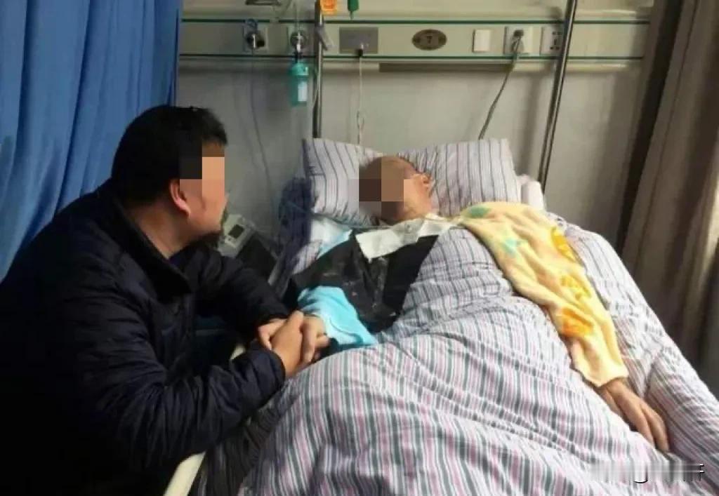 北京，一男子独自照顾父母40余年，在父母离世后，大姐提议要把父亲1000多万的房