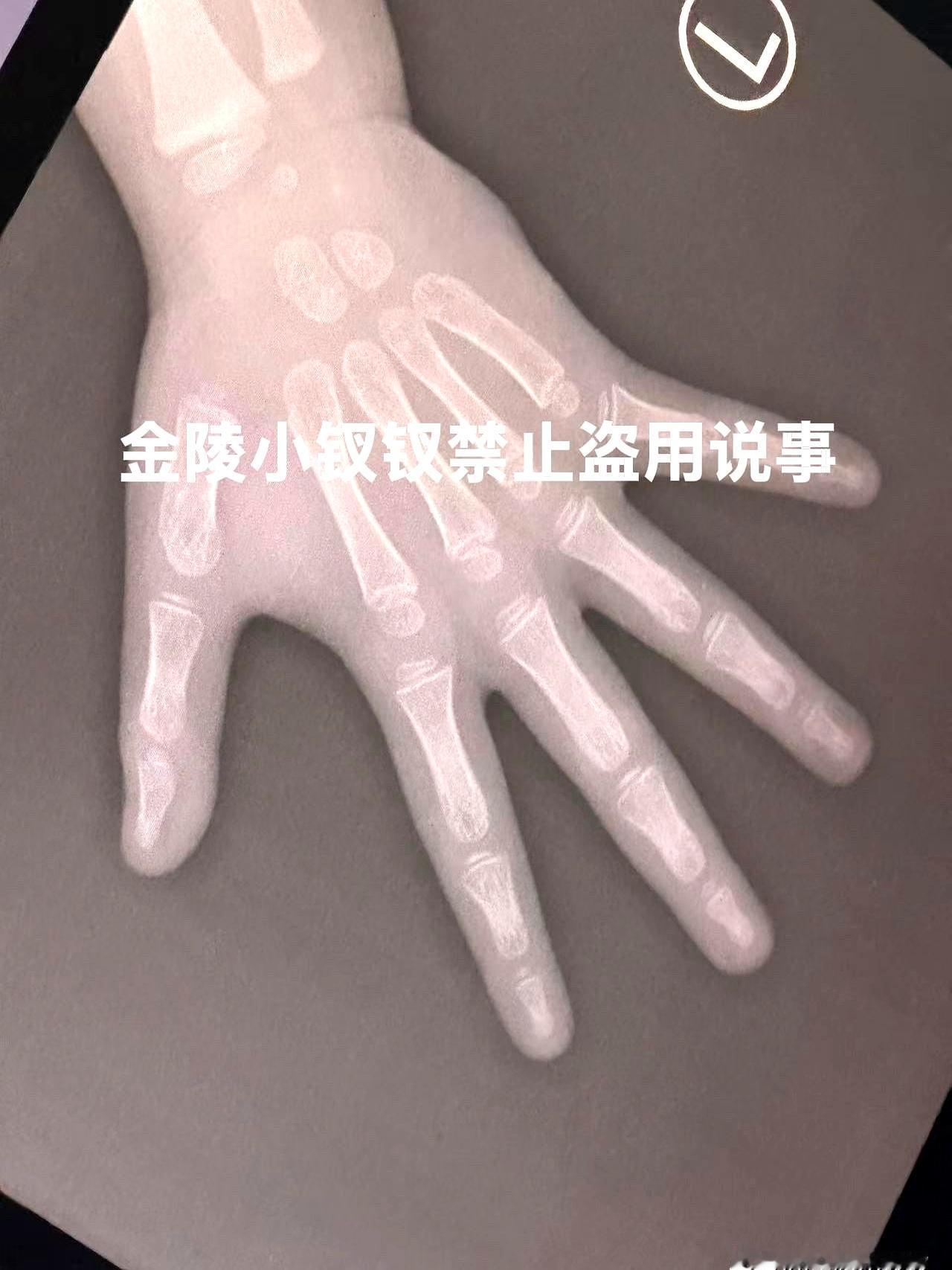 一个小失误把全家饭局整崩了，我被儿子和他爷爷两头说，心里那叫一个堵。
座位不够先