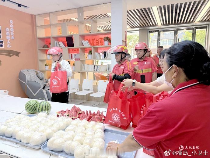 台风前抢收的西瓜清凉了玉环户外劳动者 超强台风“巴威”步步逼近，玉环已发布台风橙