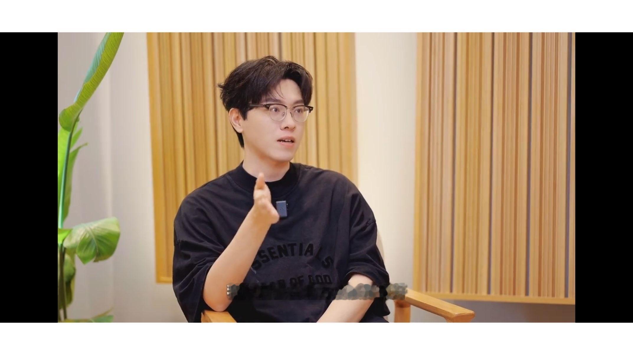 “而且当时我妈还给我算过命”“那个算命的师傅说，我以后会在北方发展得很好”哈哈哈