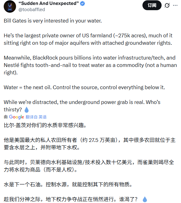 超市里好多瓶装水。 