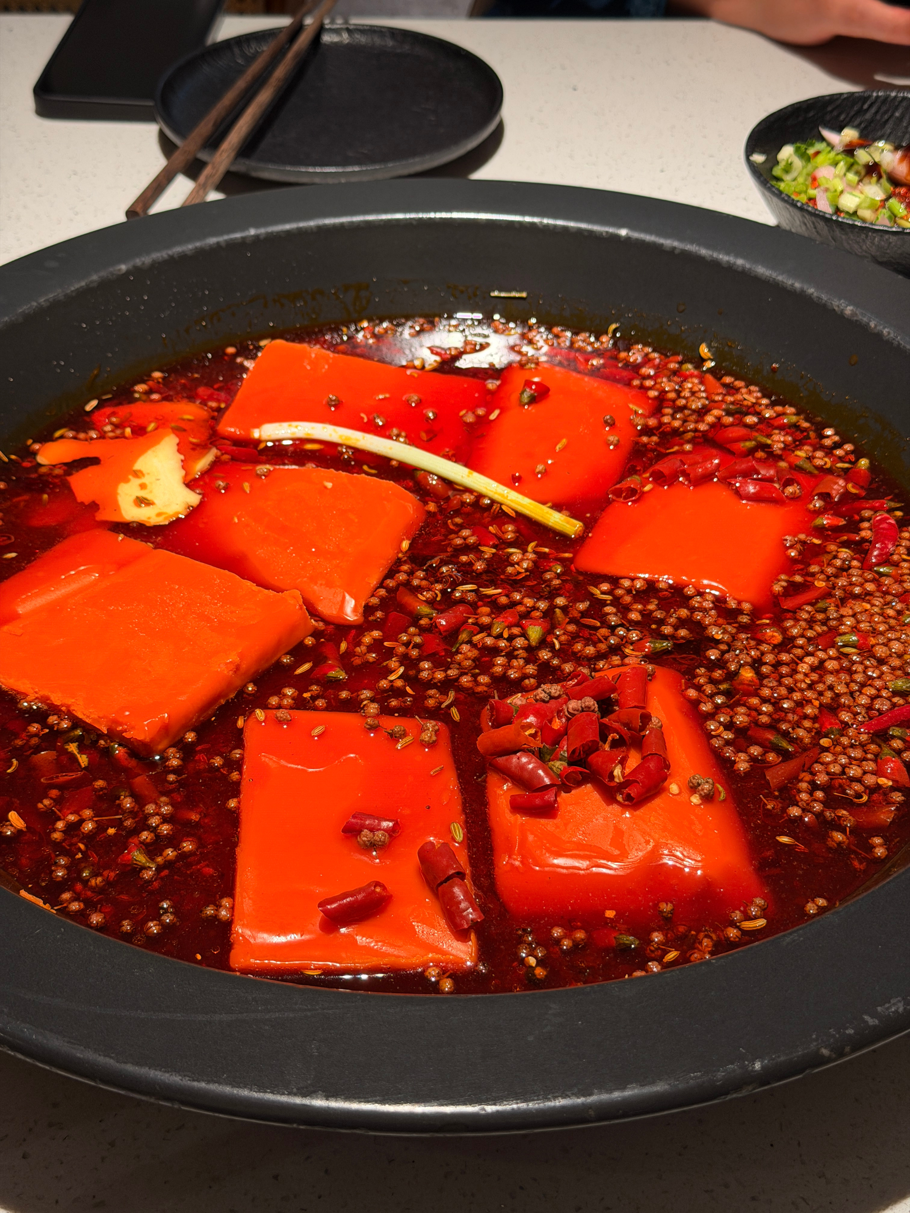 吃饭！那可是天大的事儿～胖豆吃上晚餐啦，开心！ 成都