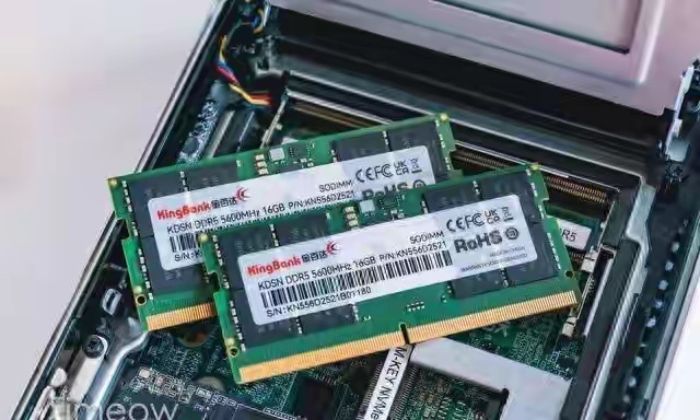 给大家同步一下最新的内存行情：16G内存降到了700元从上周开始，内存价格就出现