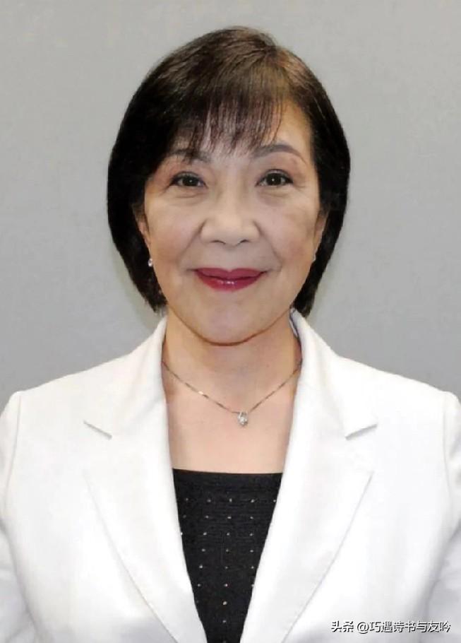 高市早苗的外貌特征，决定其的野心！

高市早苗宛如一颗散发着危险气息的毒瘤。年轻