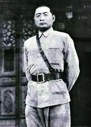 1934年吉鸿昌英勇就义之后，妻子胡红霞变卖全部家产才赎回丈夫遗体，整理血衣时，