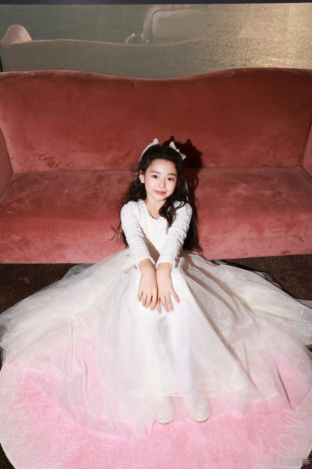 小酒窝给白鹿拼了拼豆，屏保也是白鹿！简直是白鹿的小真爱粉吧！小酒窝真的超级可爱