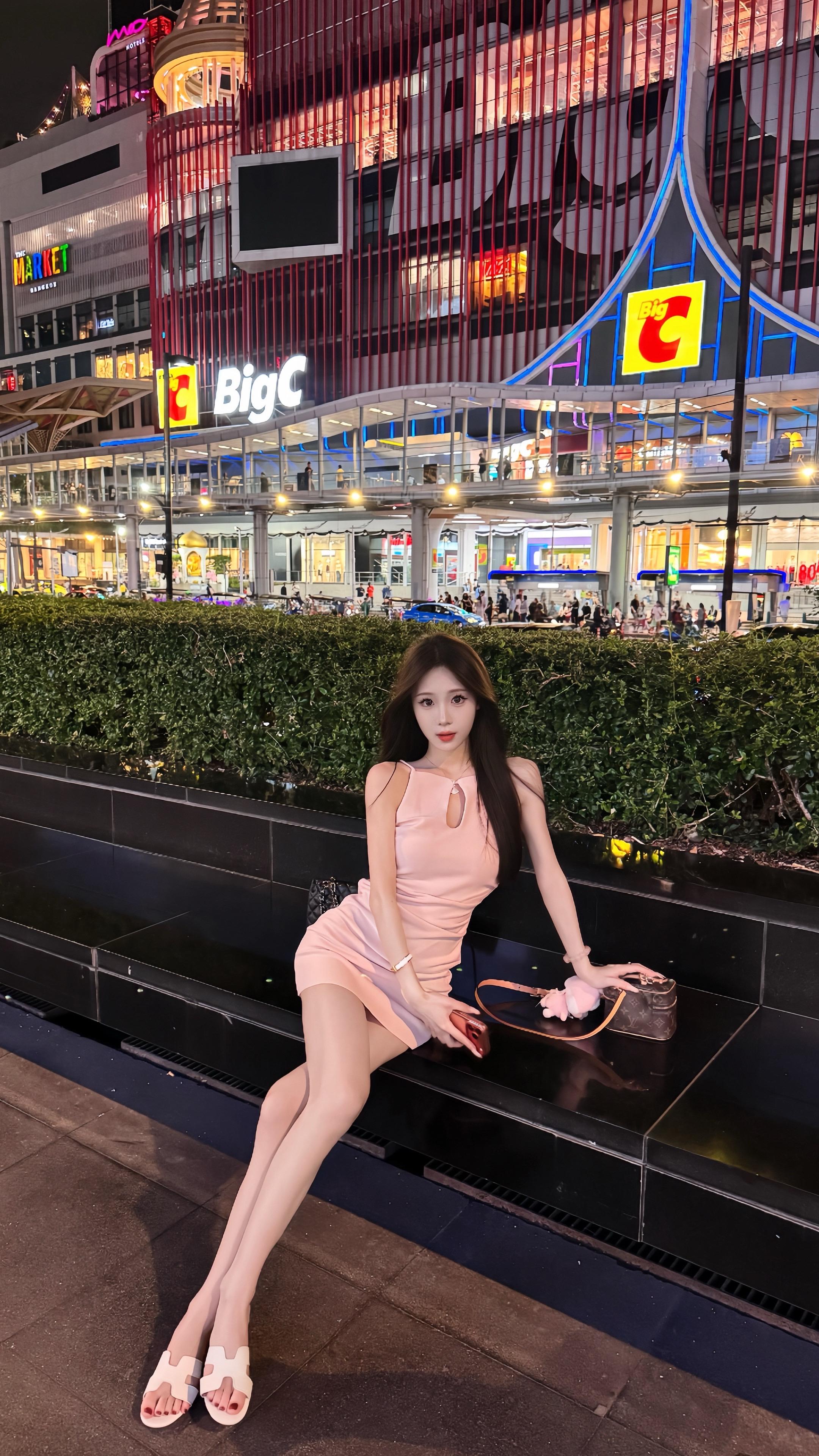 只想找个帅的 乖的 占有欲强的 成熟的 老实的 粘人的 焦虑型依恋的 ...