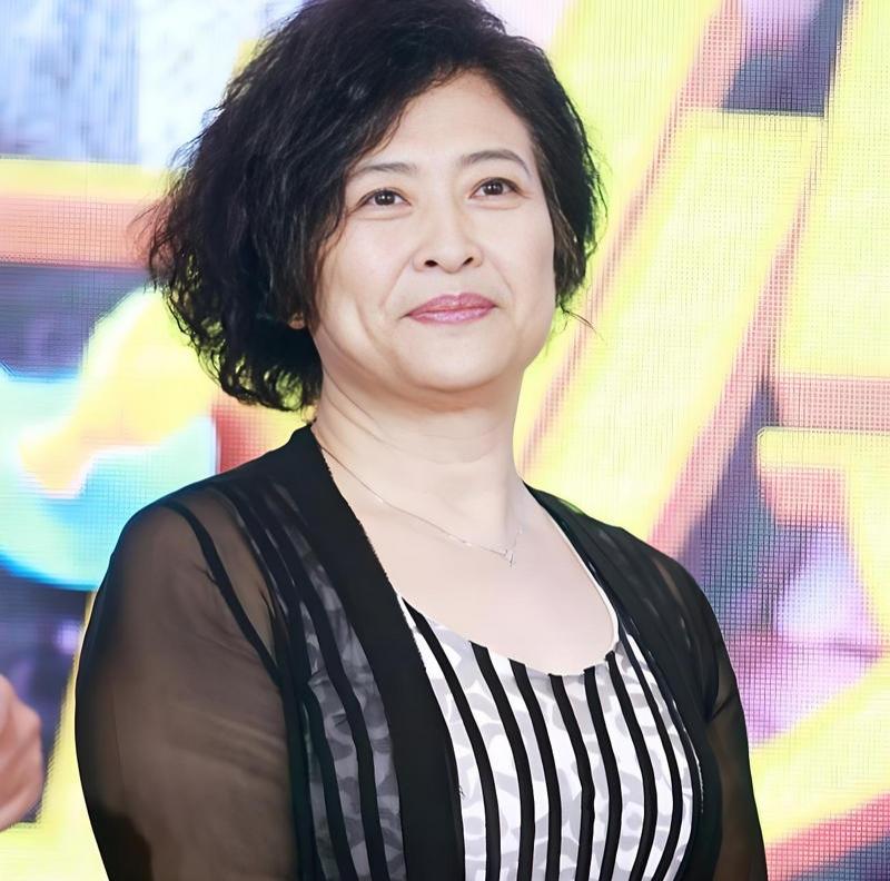 主持人问许娣:“你为什么会接薛甄珠这样的角色？”许娣说:“那我不接谁接，总会有人