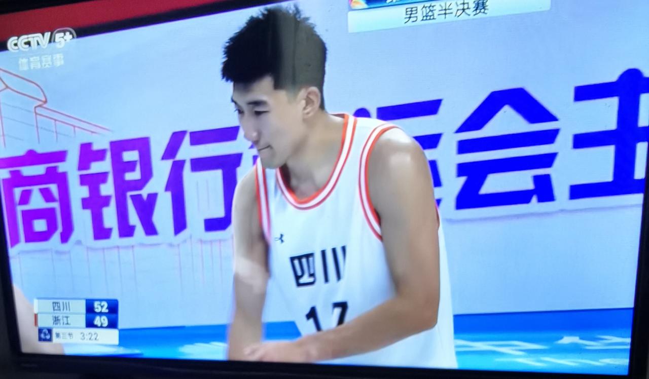 押宝周琦，就是仰仗冰山
四川省体育局砸重金招揽豪华雇佣军，这回只能争夺铜牌了。四