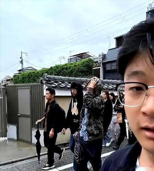 8 月 5 日娱乐圈可真是炸锅了！卓伟友人一段视频爆料，说有华语乐坛三字男天王疑