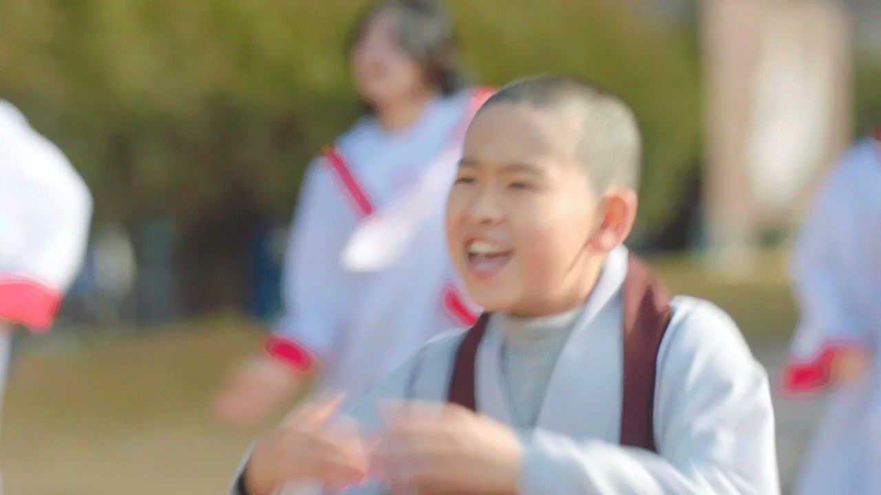 真的会被一些天赋型演员的演技惊艳到，刚看了来自韩国的小演员徐度俊出演的《佛祖举手