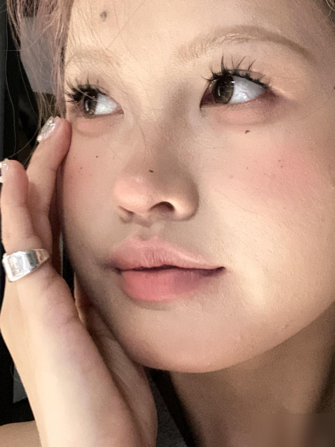 🥚

晚上好呀 我今天是一颗蛋！

白杏风味的！

:)

#原相机试色# #