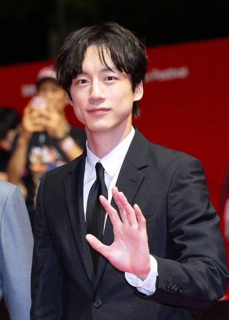 坂口健太郎结婚坂口健太郎老婆 9月6日，坂口健太郎发文宣布结婚：“虽然是私事，但