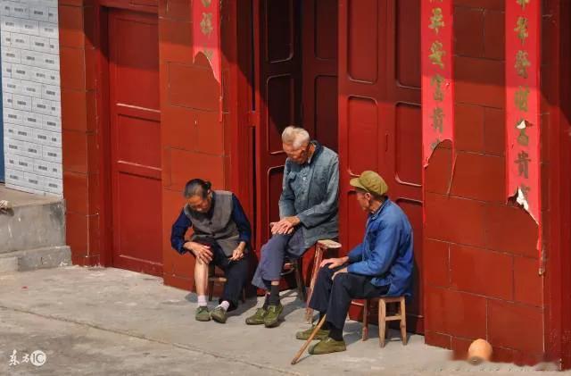 为什么儿女怎么尽心尽力，老人也不说你好，因为你给不了他想要的。就和物质拜金女一样