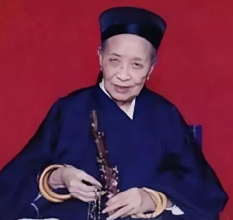 2003年，武当山118岁道姑李诚玉，一早叫醒弟子为她梳妆，留下3字遗言后坐化，