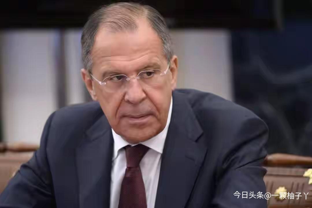 俄罗斯外长拉夫罗夫赶紧给中方打了个紧急电话，主打一个“遇事咱们先对齐立场”。双方