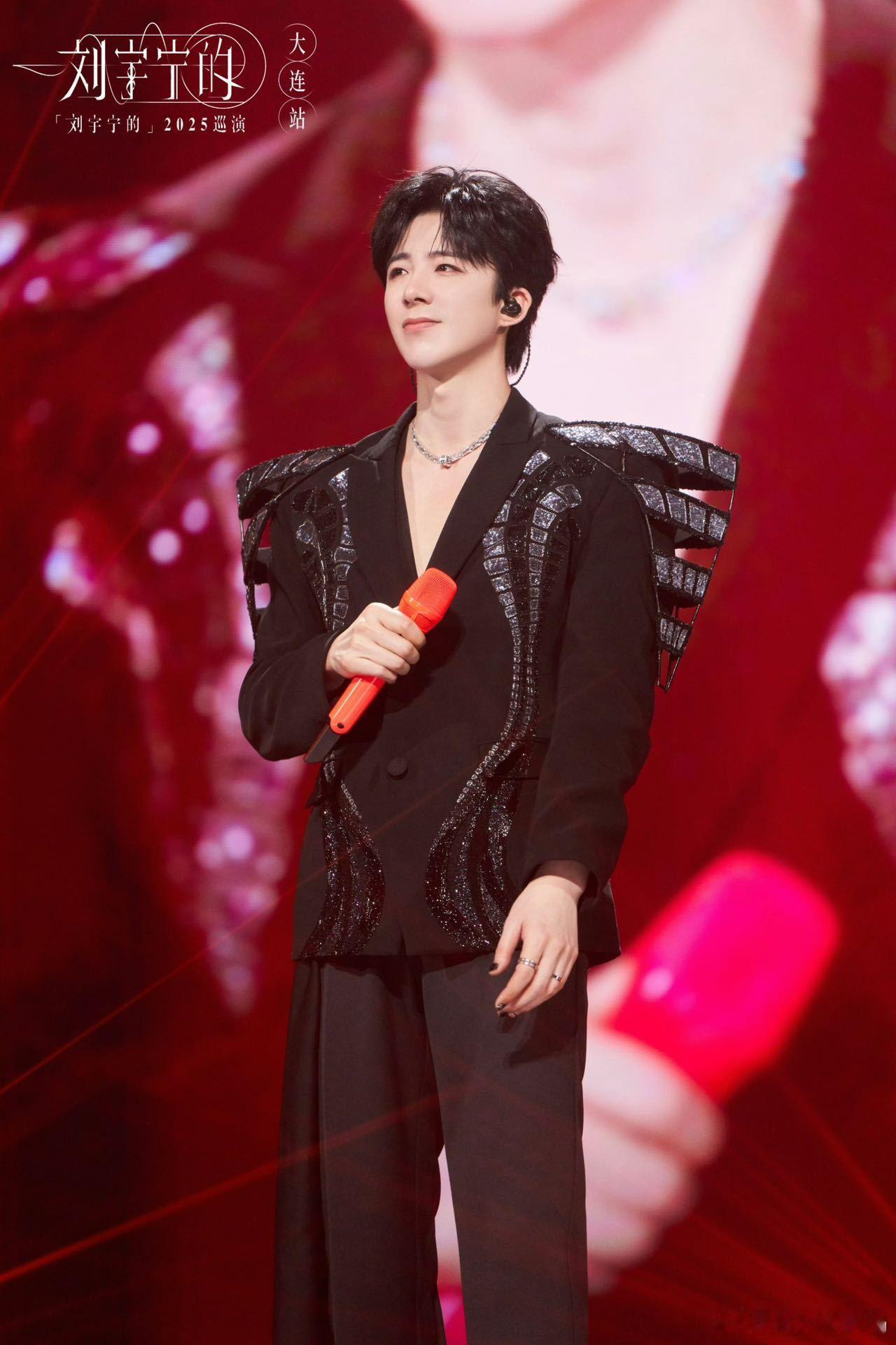 刘宇宁成都站之前的演唱会场场封神，这次成都站必须支棱起来！ 