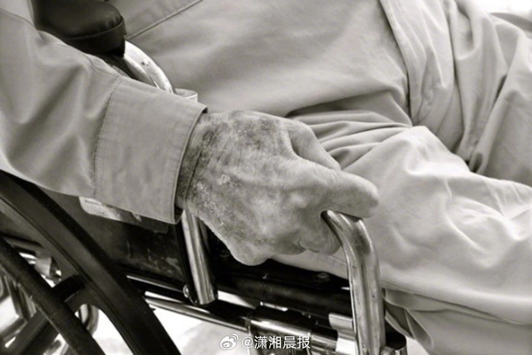 【#男子性格大变怀疑妻子出轨确诊梅毒#，#男子痴呆与20年前高危性行为史有关#】