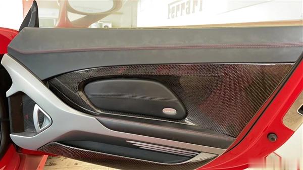 688万起 困在广州展厅里的保时捷卡雷拉GT要拍卖了：无法上牌