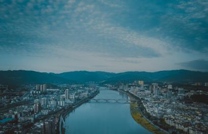 咱们实实在在聊一所陕西的公办高职院校——汉中职业技术学院。
我知道很多家长一听到