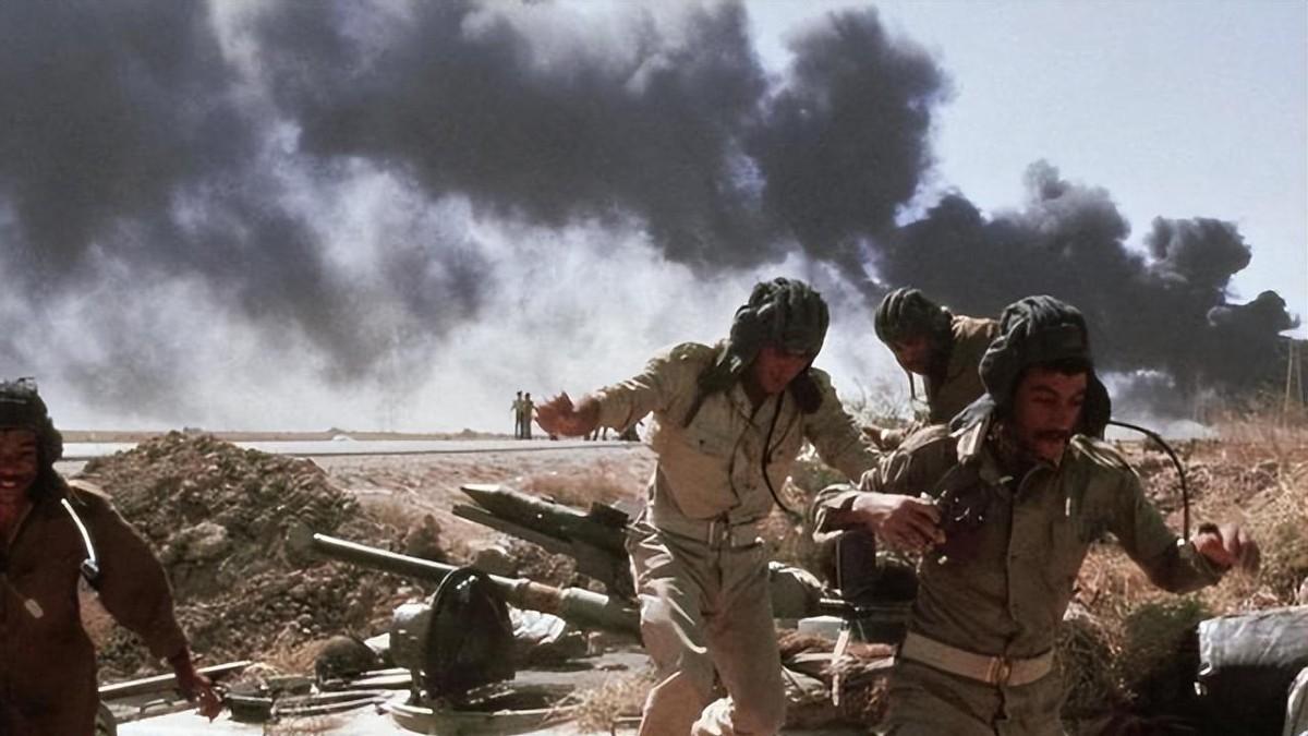 伊朗有两支完全不一样的军队，一个是保卫国家的国防军，一个是保卫伊斯兰革命成果的革