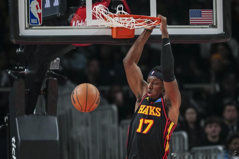 据美记Jake Fischer报道，步行者有意老鹰球员奥孔武等内线球员。记者称，